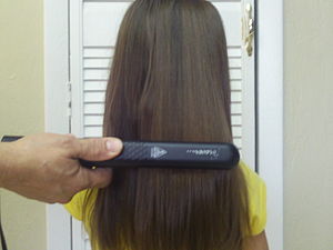 300px-Hair_straighteners_-283-29